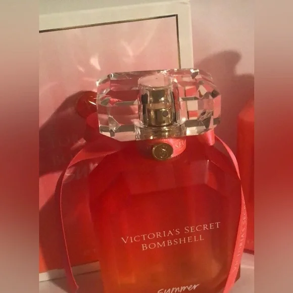 NWT Victoria’s Secret Bombshell Summer 3.4 oz.  Sells for $129 online.  Retired - Picture 3 of 6